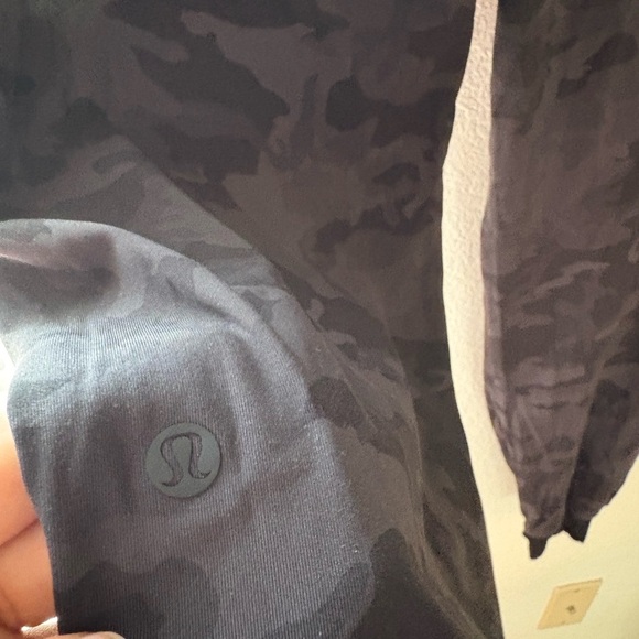 lululemon 🤩🍋athletica Men's Dark Camouflage Cargo Pants - Picture 5 of 6